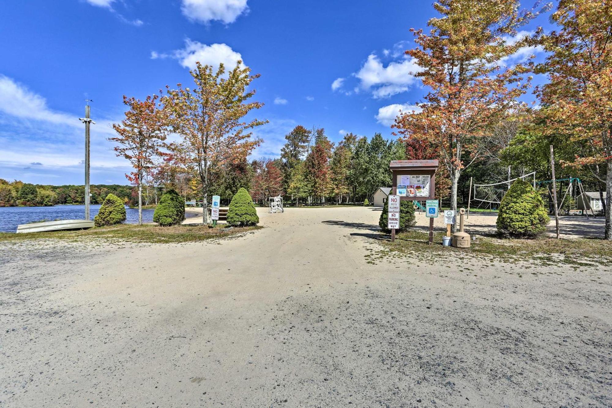Holiday home Pine Bear Pocono Hot Tub And Game Pocono Lake