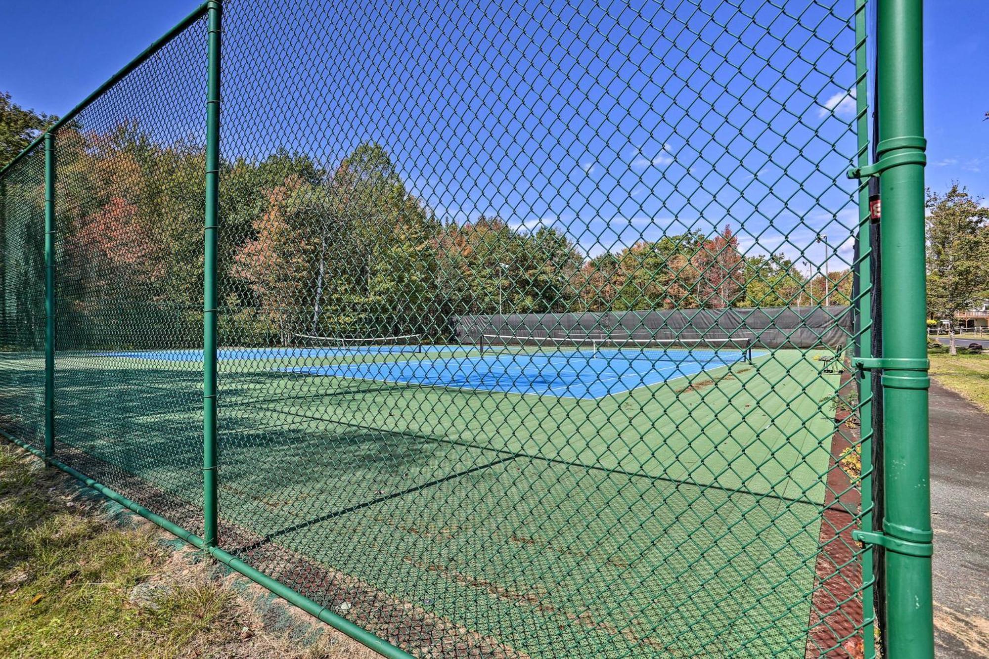 Pine Bear Pocono Hot Tub And Game Holiday home
