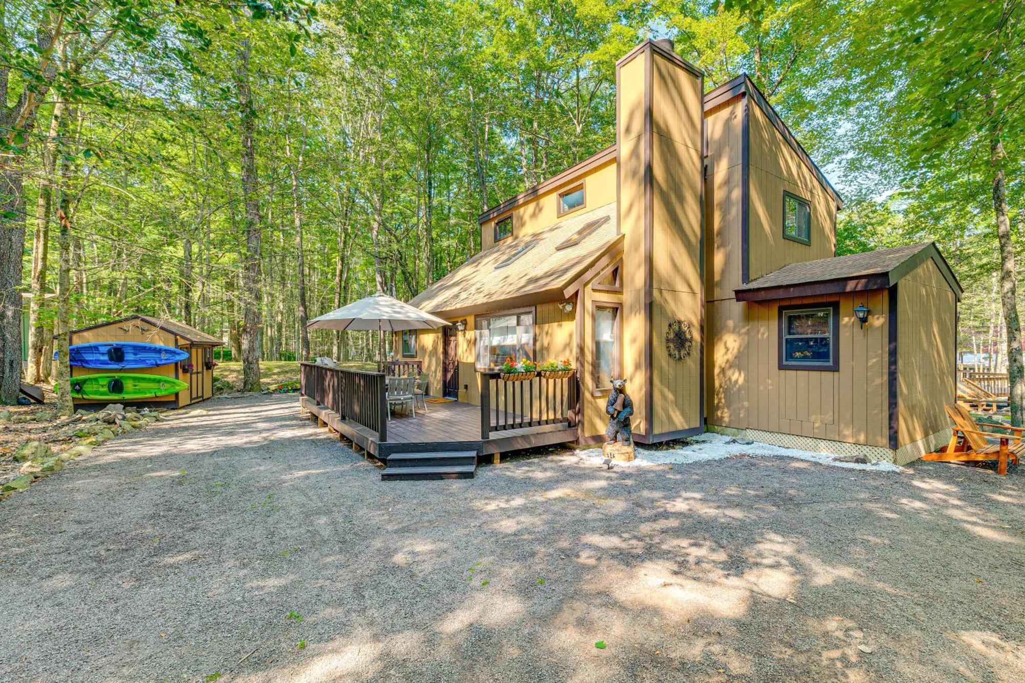 Holiday home Pine Bear Pocono Hot Tub And Game
