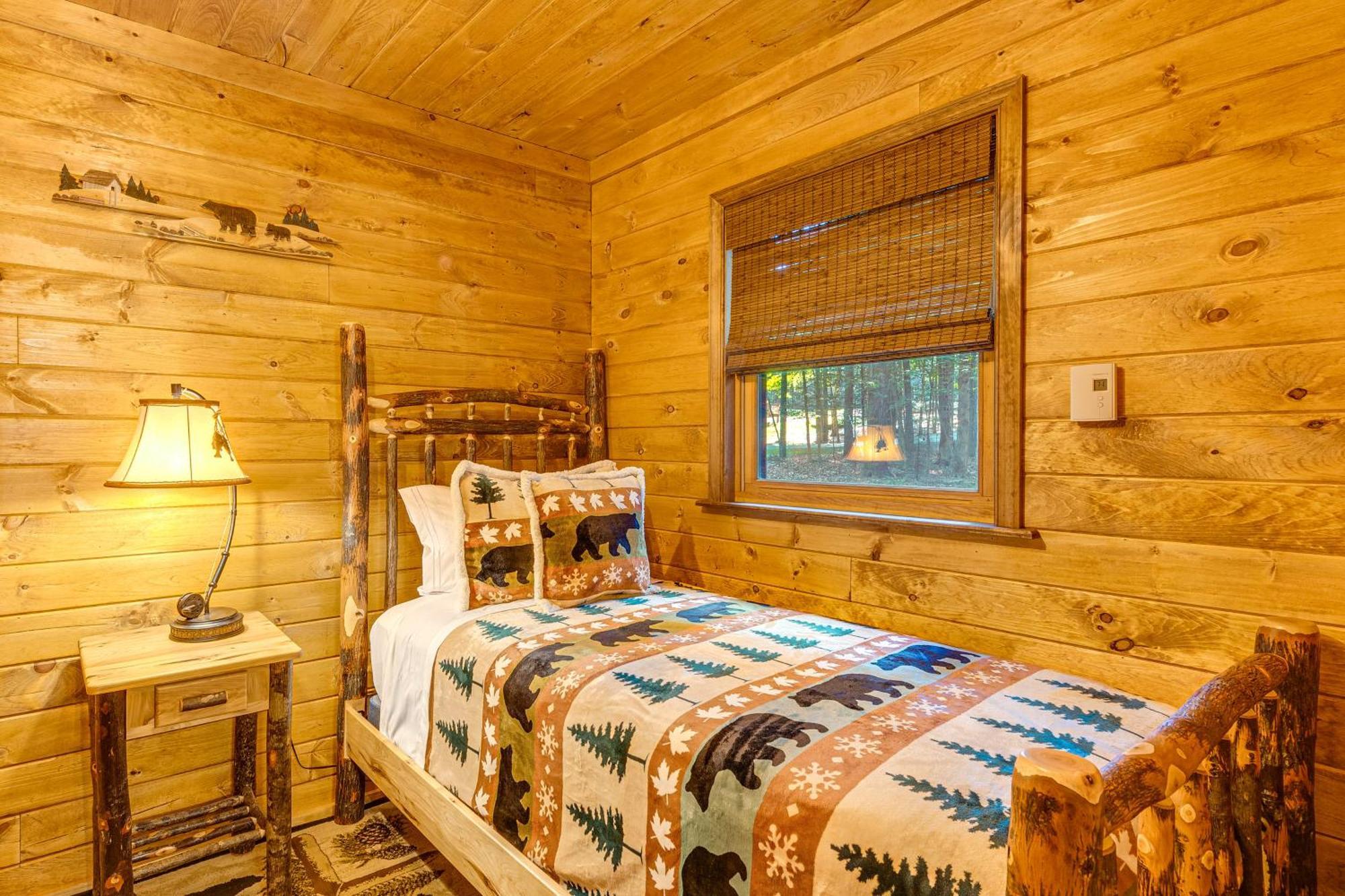Holiday home Pine Bear Pocono Hot Tub And Game Pocono Lake