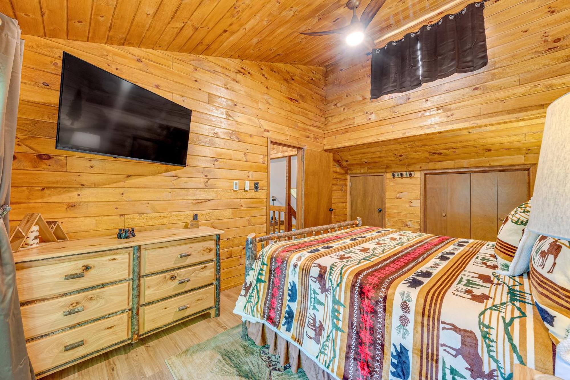 Pine Bear Pocono Hot Tub And Game