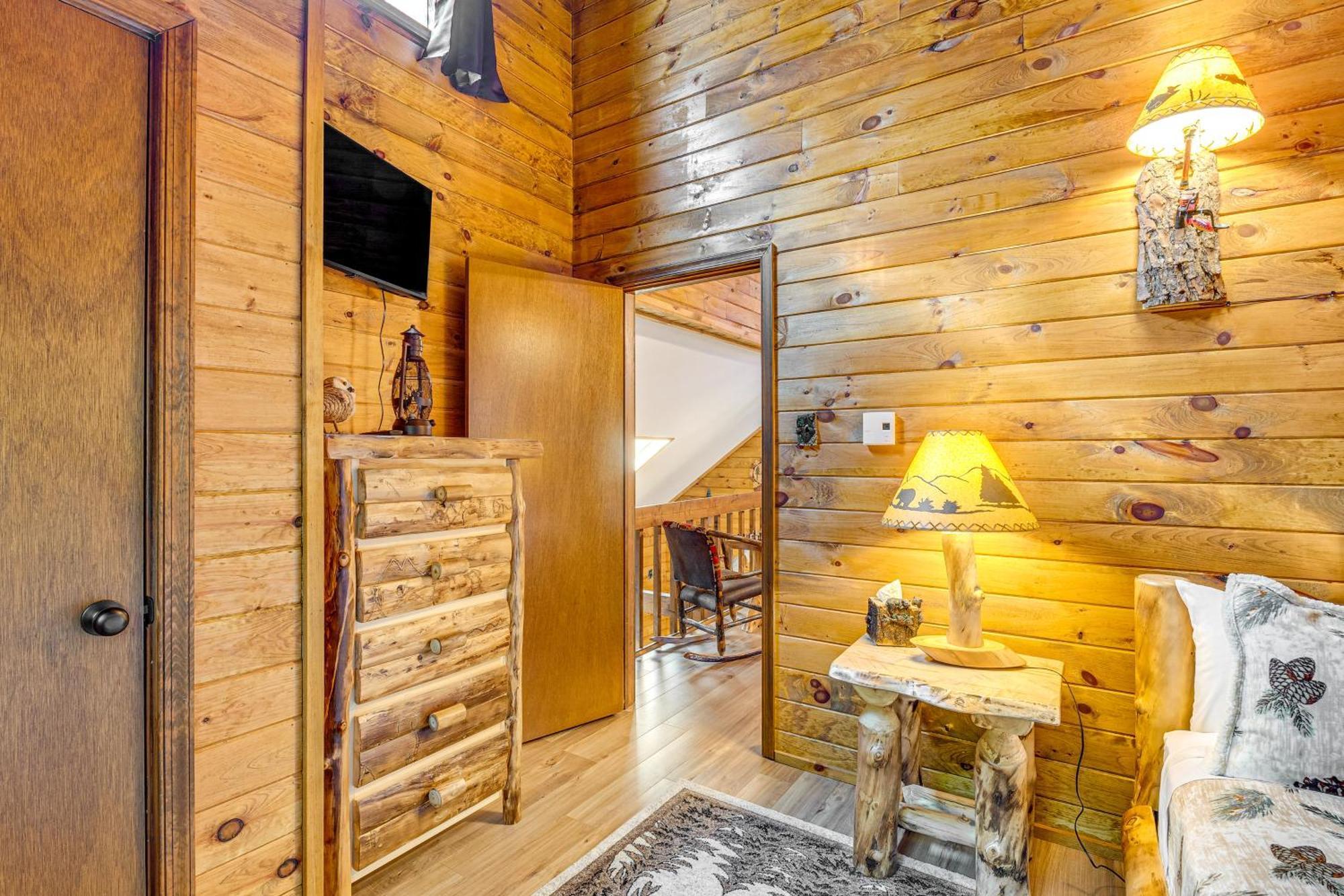 Pine Bear Pocono Hot Tub And Game Holiday home