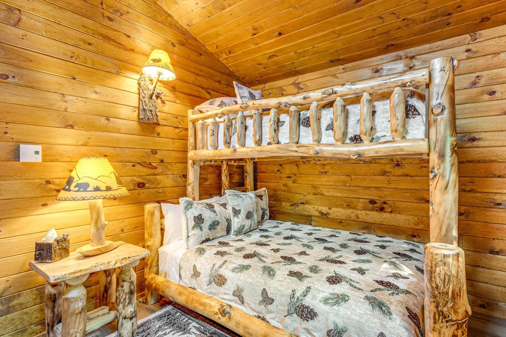 Holiday home Pine Bear Pocono Hot Tub And Game
