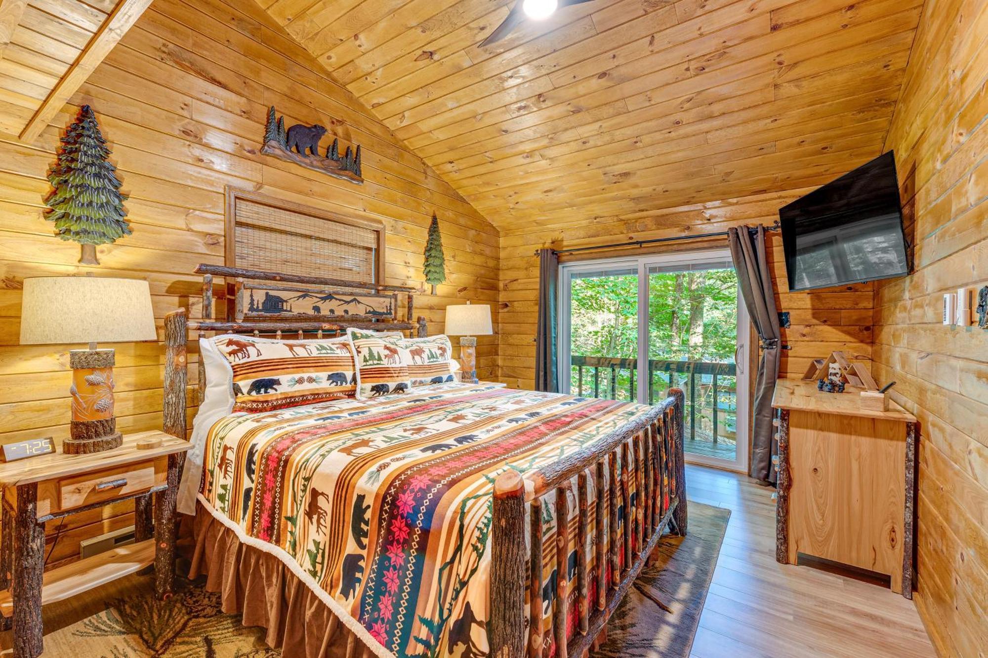 Pine Bear Pocono Hot Tub And Game Holiday home *