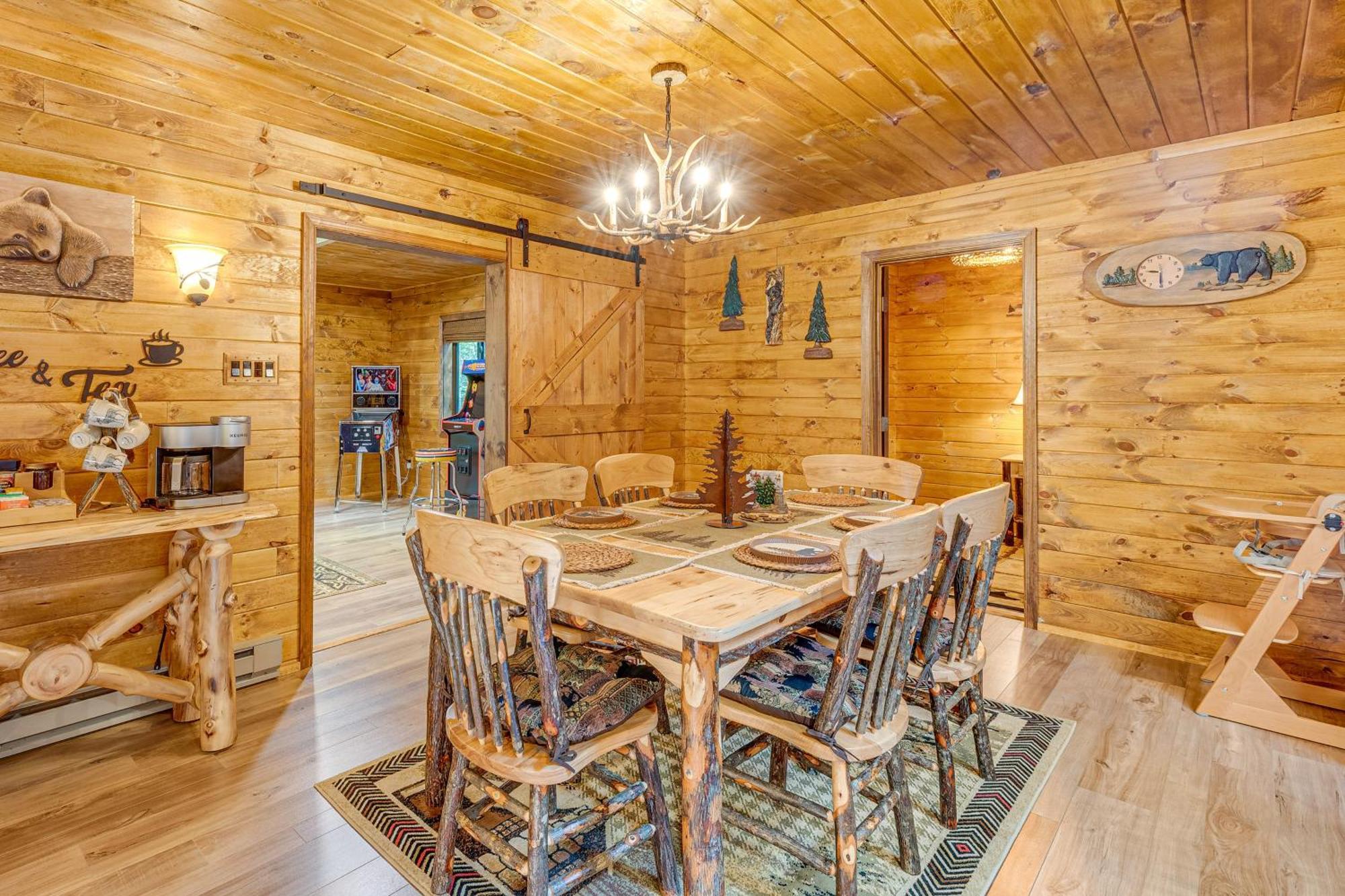 Pine Bear Pocono Hot Tub And Game Holiday home