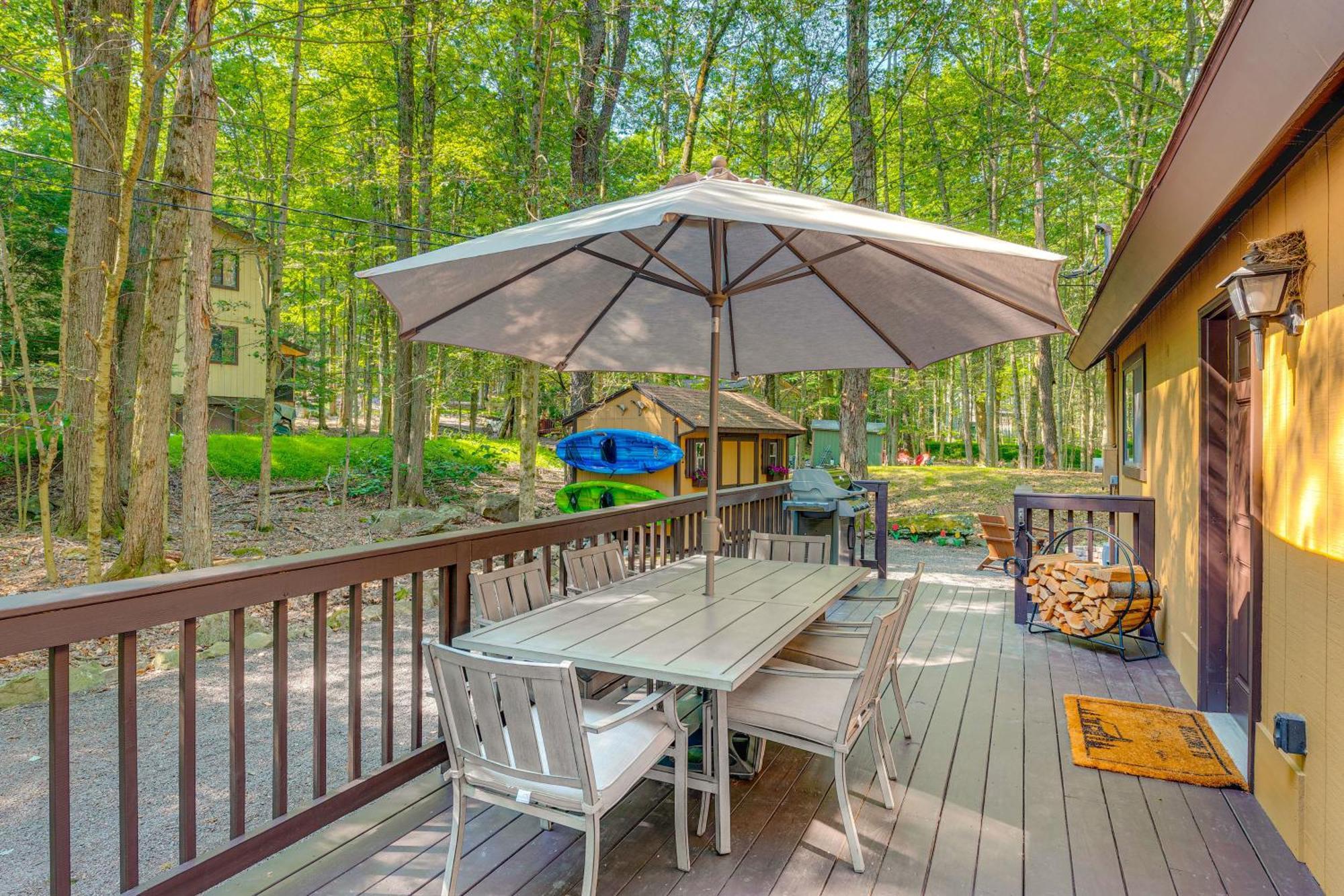 Pine Bear Pocono Hot Tub And Game Holiday home *