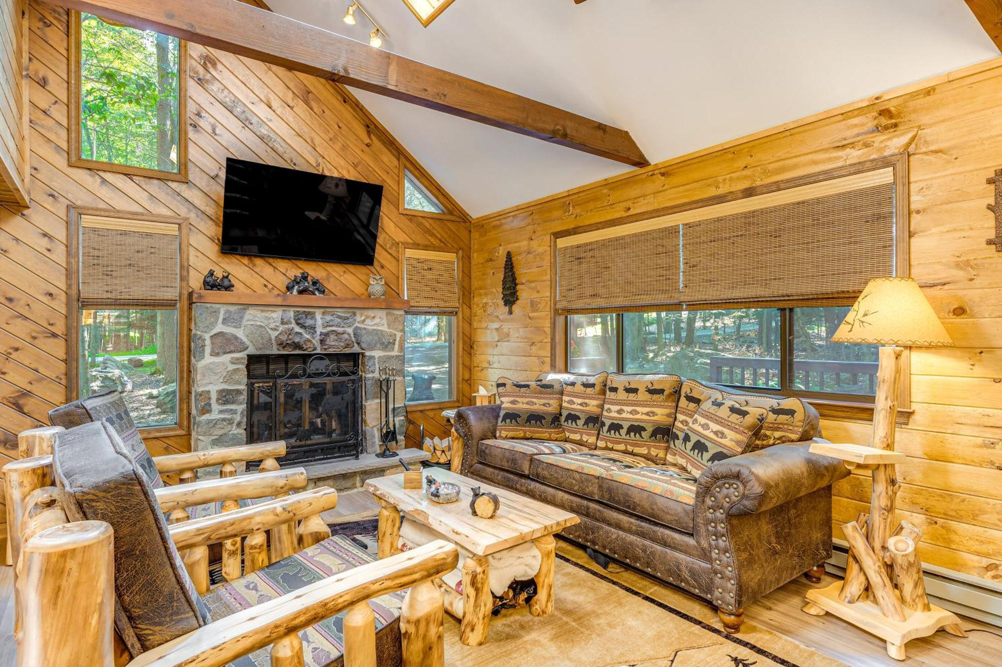 Holiday home Pine Bear Pocono Hot Tub And Game *